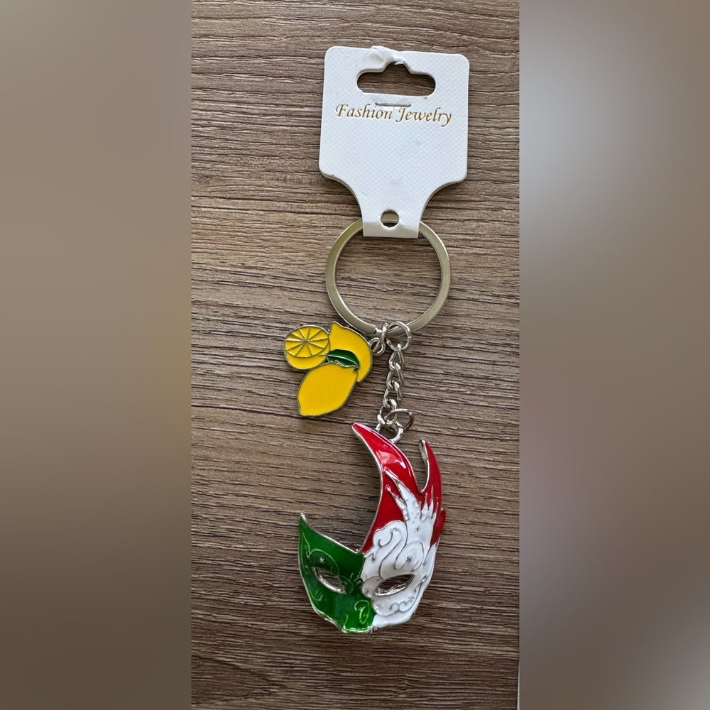 Italy Keychain - Picture 1 of 2